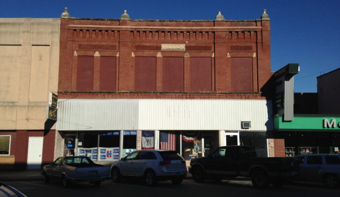 Beyer Building #4, Grinnell, IA Beyer Building in Grinnell is currently unoccupied and in need of rehabilitation.