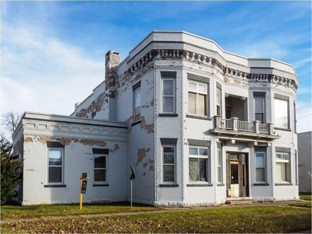 Endangered: White House Bathing Palace, Le Mars