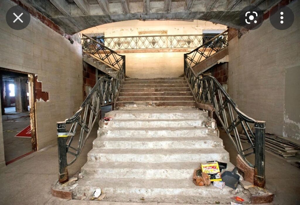 Warrior Hotel Old Staircase