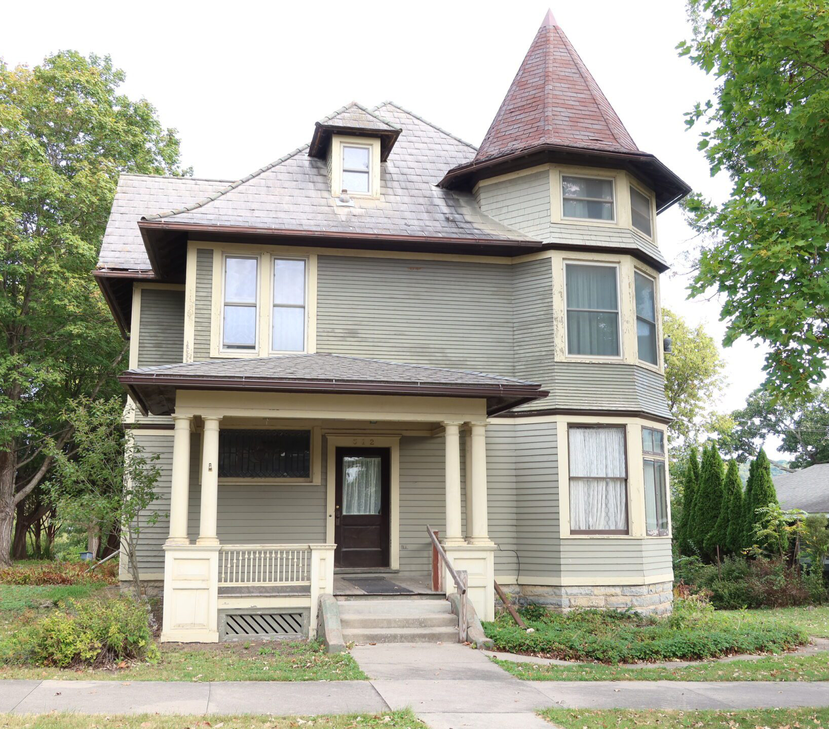 Decorah-Relf-House-Broadway-St-IMG_6084-1920x1440